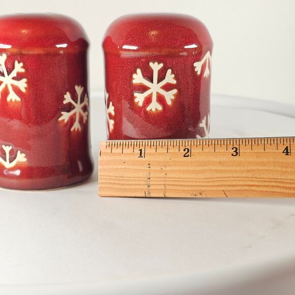 Red Ceramic Snowflake Salt Pepper Shaker Set Holiday Winter Kitchen Decor 3.75" - Picture 6 of 12